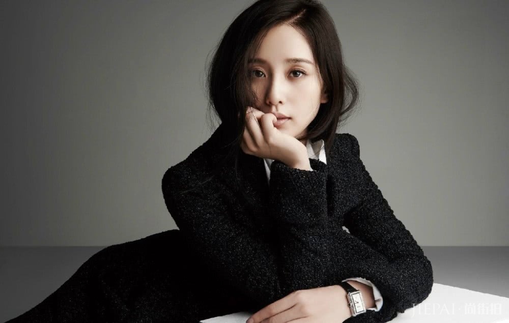 刘诗诗也太美了,波波头搭背带裤美到令人窒息